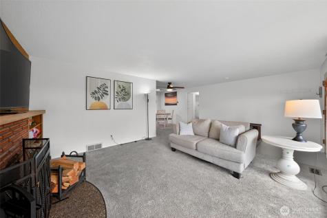 646 SE Ely Street Oak Harbor WA 98277