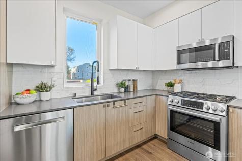 2310 W Newton Street Seattle WA 98199