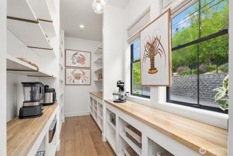 4233 E Lake Sammamish Shore Lane SE Sammamish WA 98075