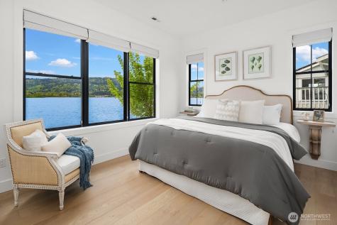 4233 E Lake Sammamish Shore Lane SE Sammamish WA 98075