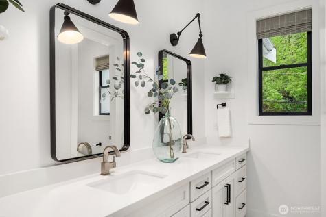 4233 E Lake Sammamish Shore Lane SE Sammamish WA 98075