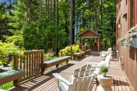 6900 NE Dolphin Drive Bainbridge Island WA 98110