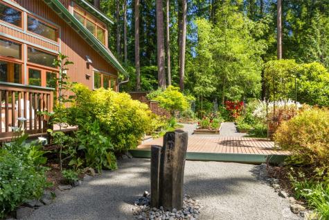 6900 NE Dolphin Drive Bainbridge Island WA 98110
