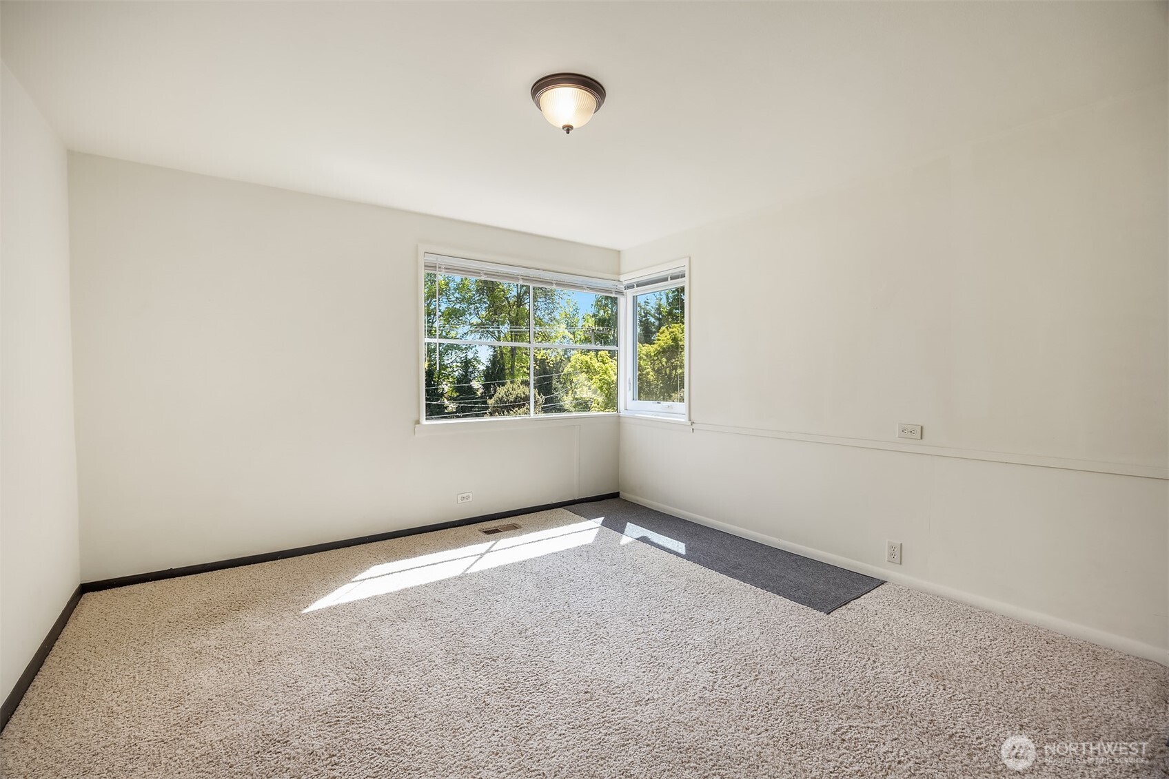 7720 NE 8th Street Medina WA 98039