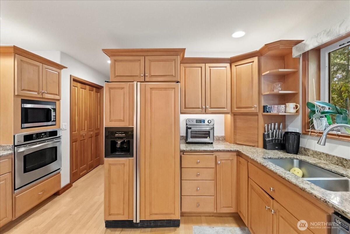 121 E Sterling Drive Allyn WA 98524