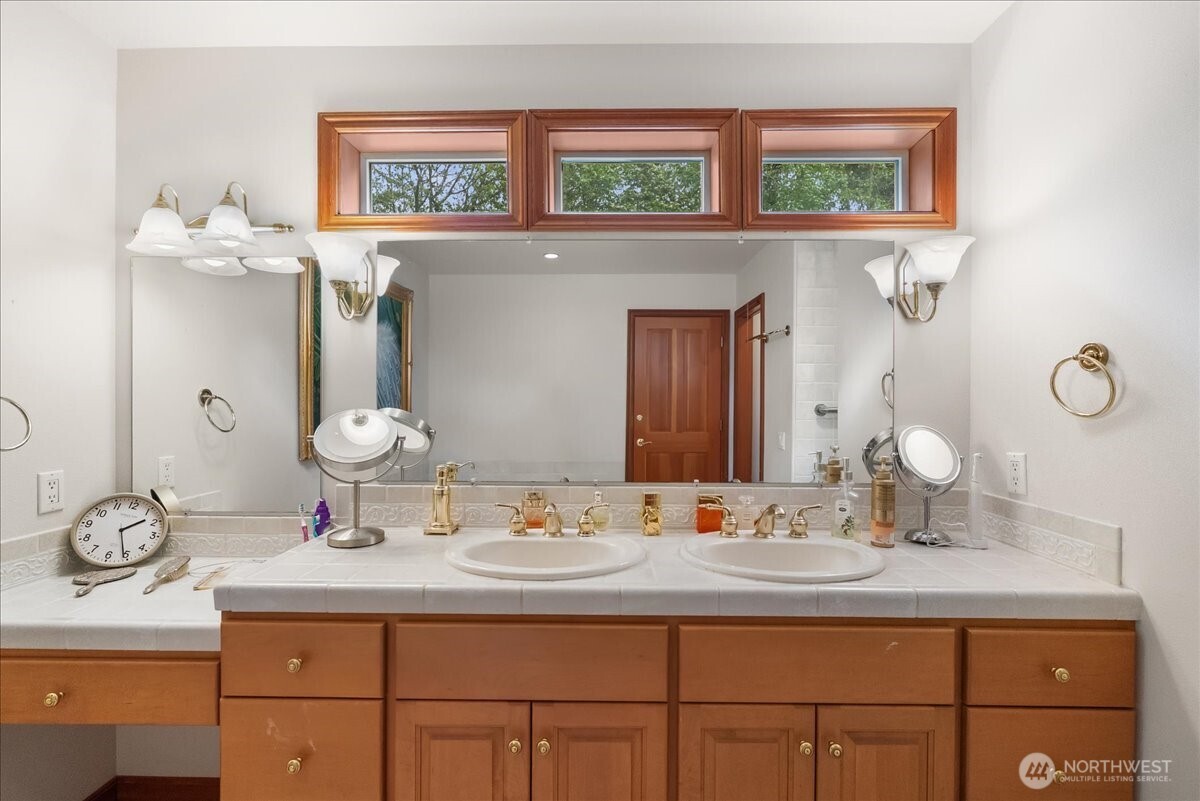 121 E Sterling Drive Allyn WA 98524