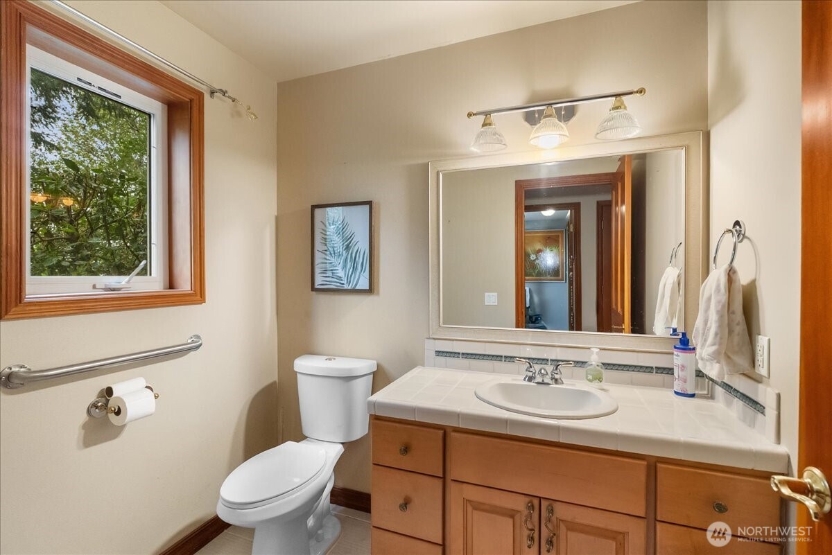 121 E Sterling Drive Allyn WA 98524