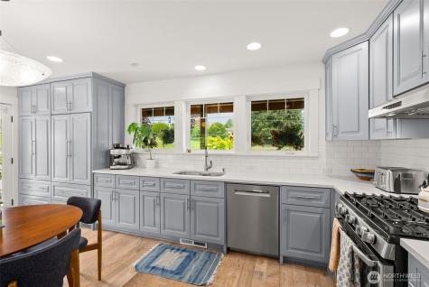 518 Antonson Lane NE Poulsbo WA 98370