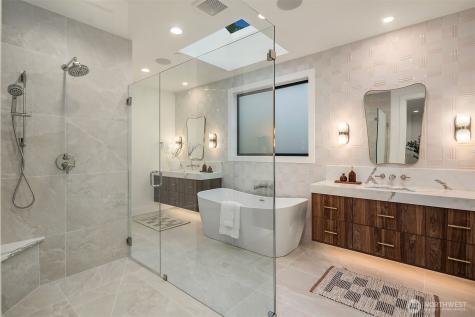 822 91st Avenue NE Bellevue WA 98004