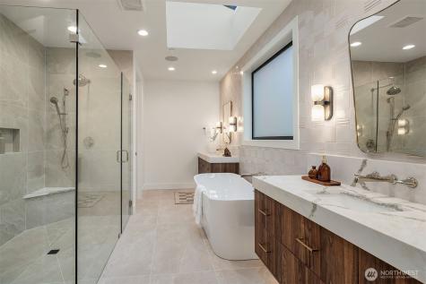 822 91st Avenue NE Bellevue WA 98004