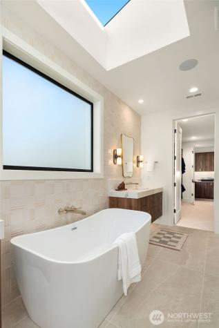 822 91st Avenue NE Bellevue WA 98004