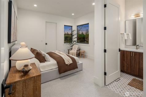 822 91st Avenue NE Bellevue WA 98004