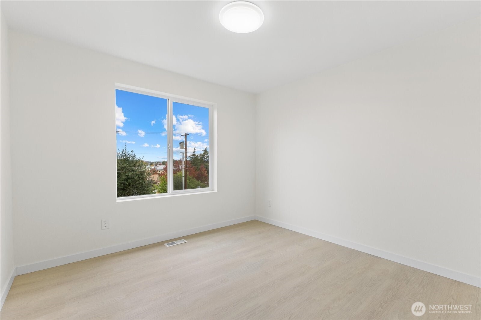 422 E Titus Kent WA 98030