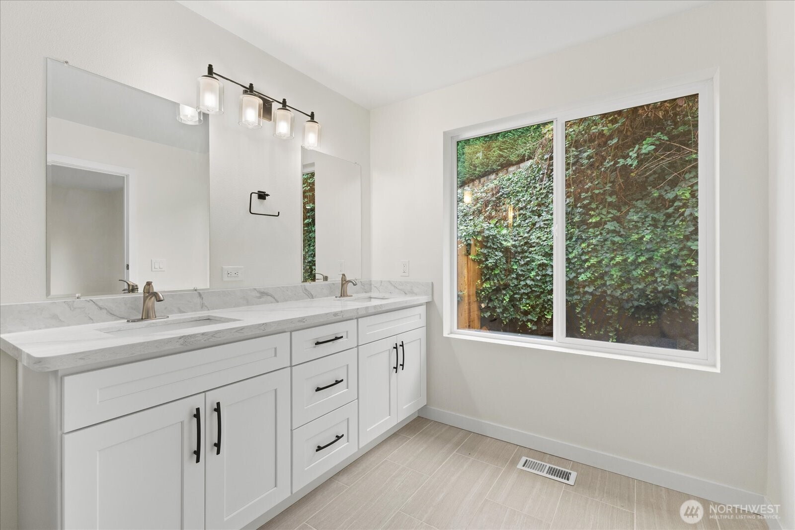 422 E Titus Kent WA 98030