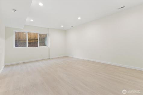422 E Titus Kent WA 98030