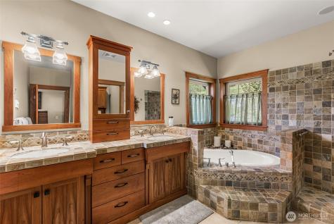 10665 North Road Leavenworth WA 98826