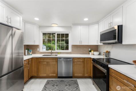 15212 Cascadian Way Lynnwood WA 98087