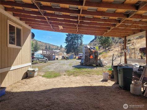 20 Round Up Road Oroville WA 98844