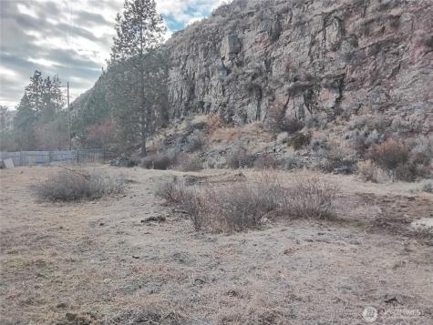 20 Round Up Road Oroville WA 98844