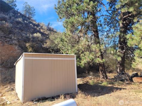 20 Round Up Road Oroville WA 98844