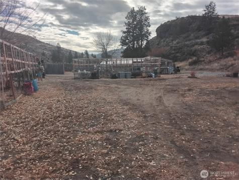 20 Round Up Road Oroville WA 98844