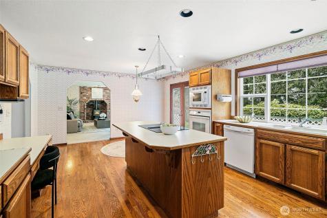 32427 11th Avenue SW Federal Way WA 98023