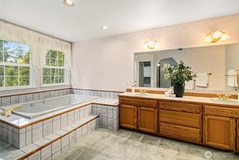 32427 11th Avenue SW Federal Way WA 98023