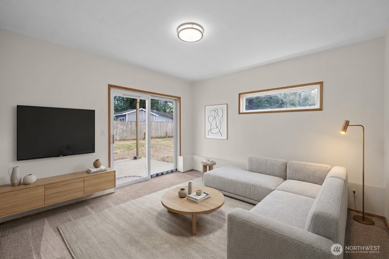 2233 NW Clinton Avenue Poulsbo WA 98370