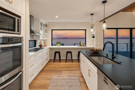 4692 Rockaway Beach Bainbridge Island WA 98110