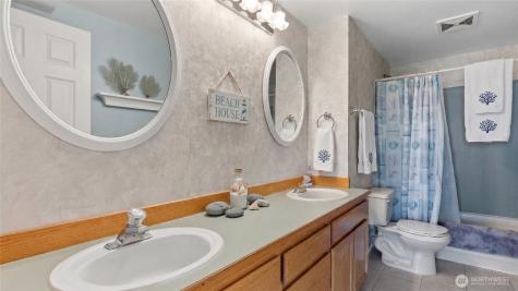 1042 Shorecrest Place Camano Island WA 98282