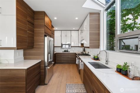 1428 Palm Avenue SW Seattle WA 98116