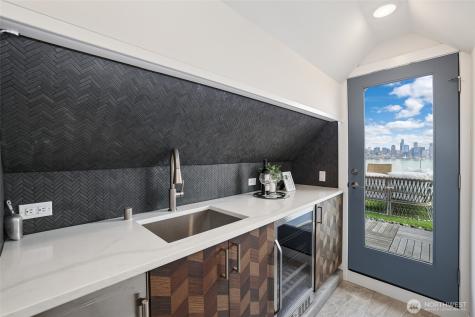 1428 Palm Avenue SW Seattle WA 98116