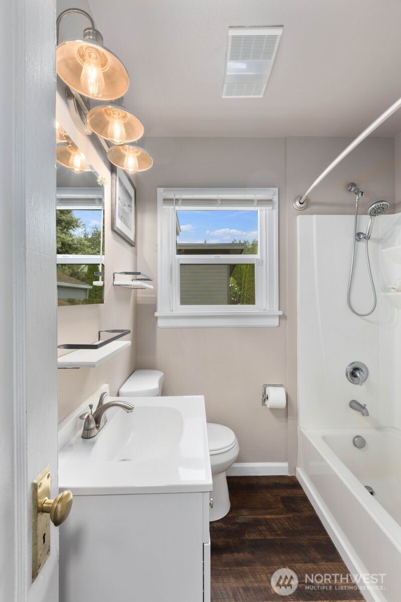 1009 E Orange Avenue Burlington WA 98233
