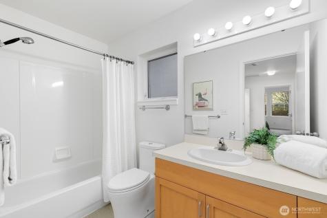6726 35th Place S Seattle WA 98118