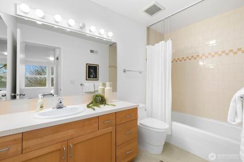 6726 35th Place S Seattle WA 98118