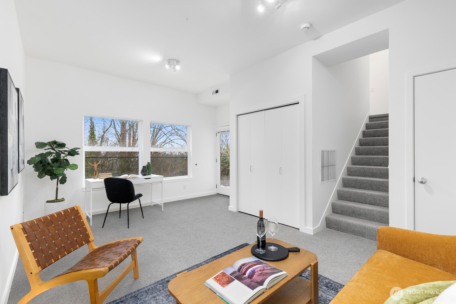 6726 35th Place S Seattle WA 98118