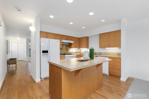 6726 35th Place S Seattle WA 98118