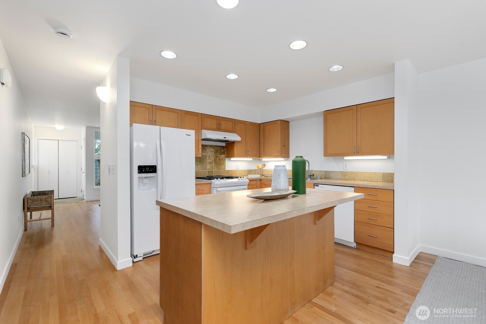 6726 35th Place S Seattle WA 98118