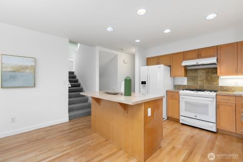 6726 35th Place S Seattle WA 98118