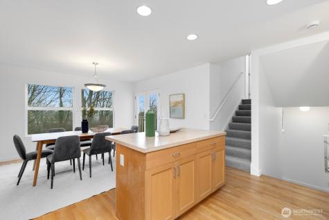 6726 35th Place S Seattle WA 98118