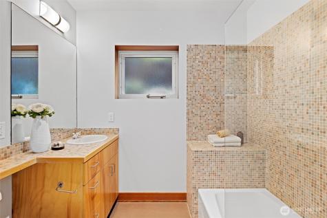 4502 55th Avenue NE Seattle WA 98105