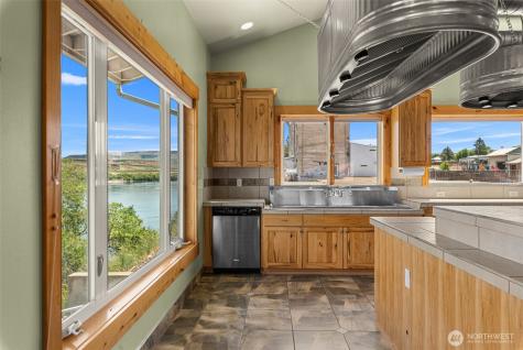 1307 Jefferson Avenue Bridgeport WA 98813