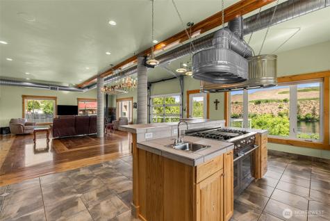 1307 Jefferson Avenue Bridgeport WA 98813