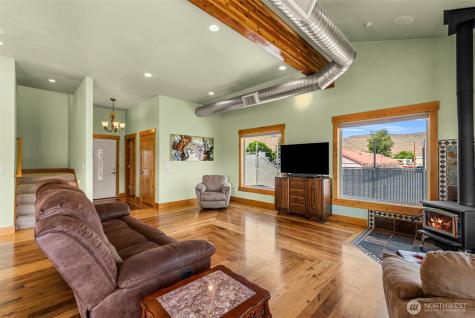 1307 Jefferson Avenue Bridgeport WA 98813