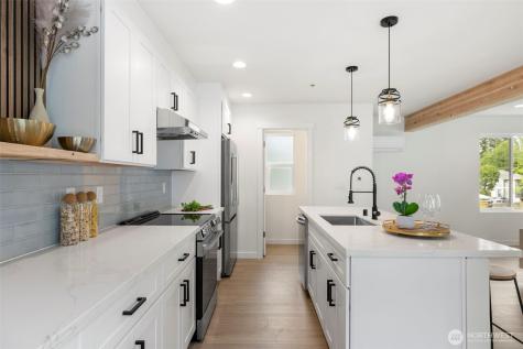 19505 Damson Road Lynnwood WA 98036