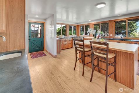 372 Schwartz Road Nordland WA 98358