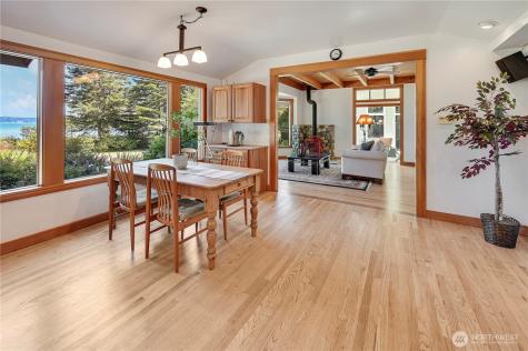 372 Schwartz Road Nordland WA 98358