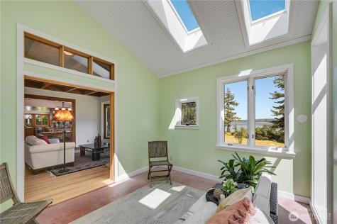 372 Schwartz Road Nordland WA 98358