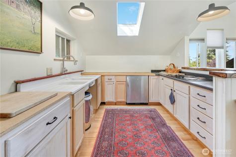 372 Schwartz Road Nordland WA 98358