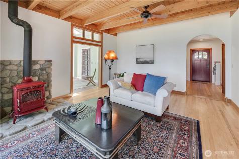 372 Schwartz Road Nordland WA 98358